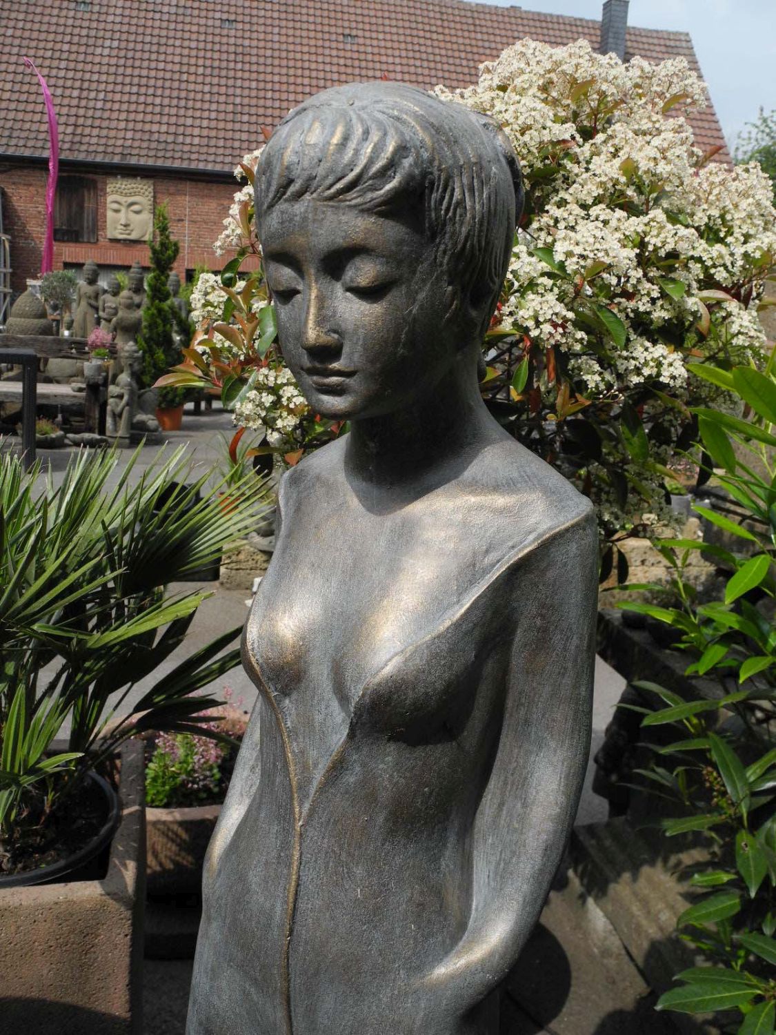  Product image 2 of the product “Standing woman Sybille, 120cm high, cast stone ”